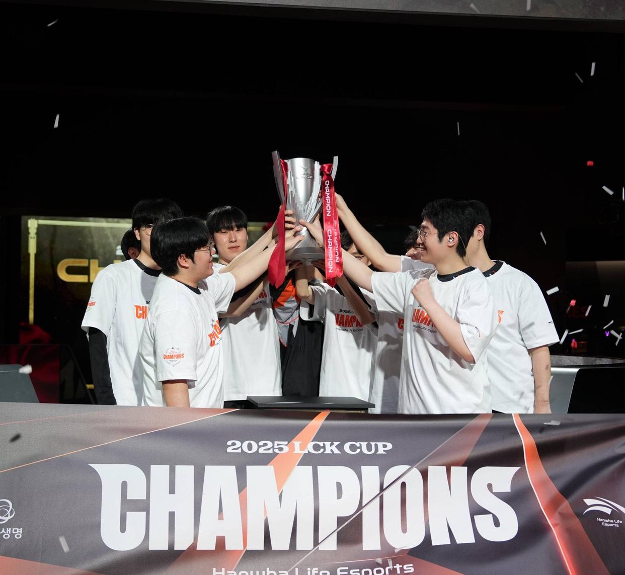 PSG血洗HLE,Bin线上压制力十足顶尖较量小组赛,成为赛场最大亮点 PSG血洗HLE,Bin线上压制力十足顶尖较量小组赛,成为赛场最大亮点