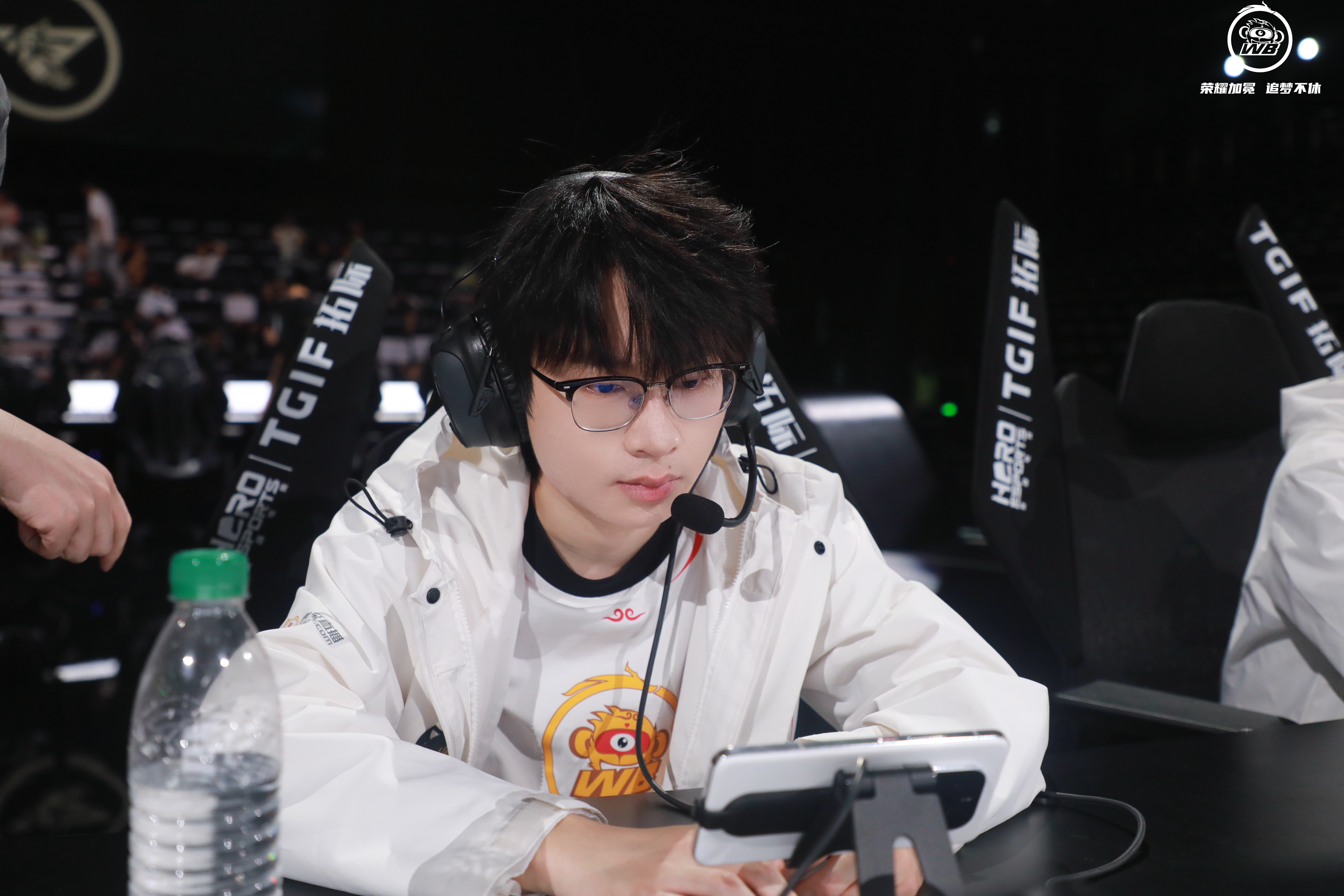 WBG翻盘DK,Clid打出惊人五杀强强对话半决赛,强势挺进下一轮 WBG翻盘DK,Clid打出惊人五杀强强对话半决赛,强势挺进下一轮