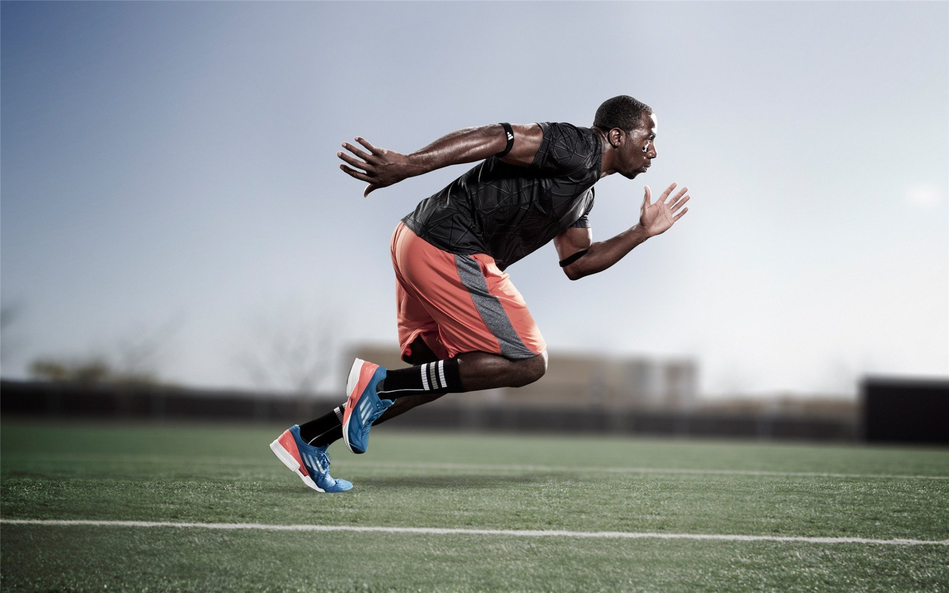 胜利的微光与铁腕的冷焰，当苏格兰险胜日本，托尼用哨声在意甲写下判官诗篇