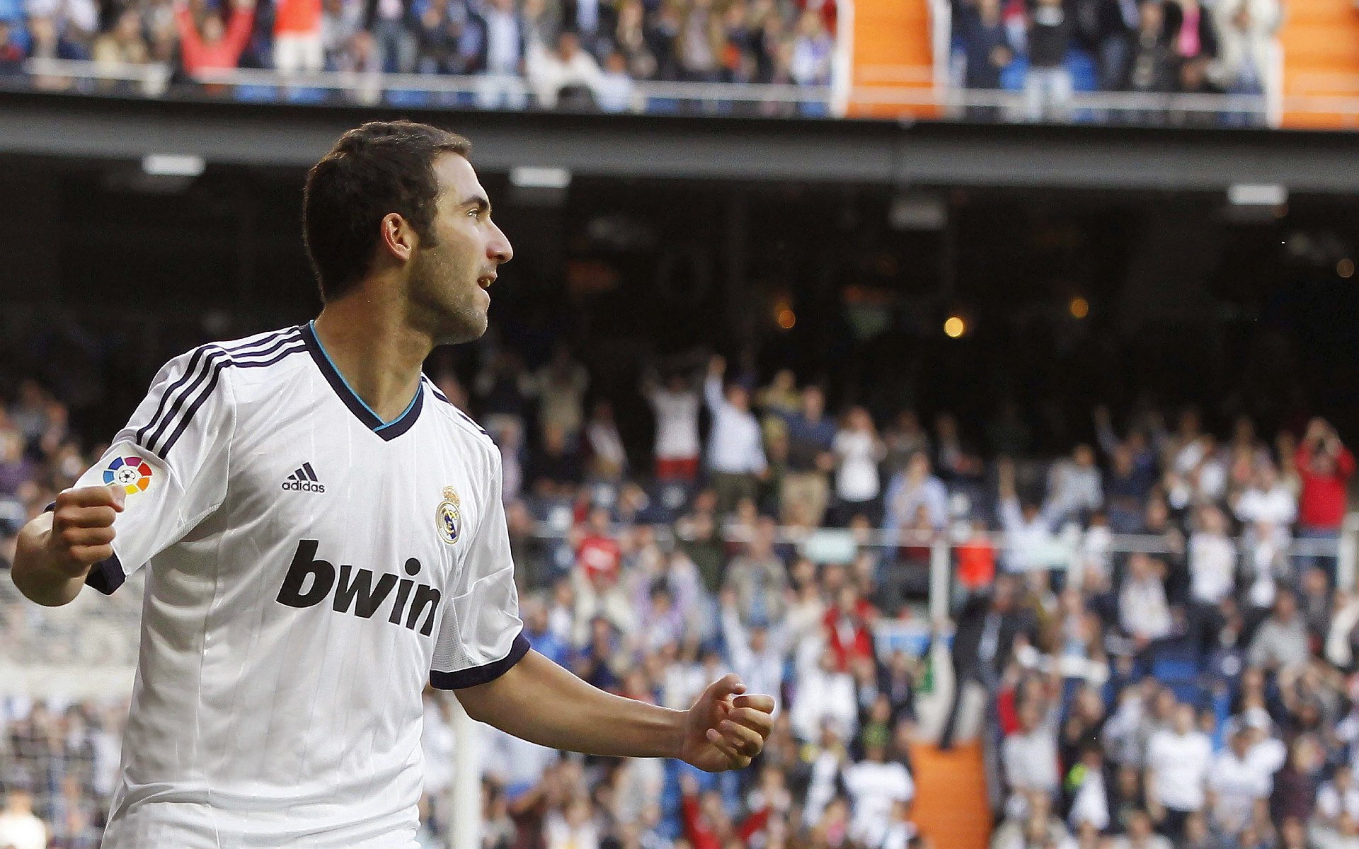 威尔士完胜乌拉圭！罗德里戈一人打爆防线，独造三球成最大亮点